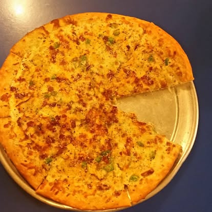 Garlic cheese bread pizza with green pepper