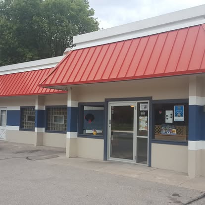 Papa Everett's building exterior — red roof